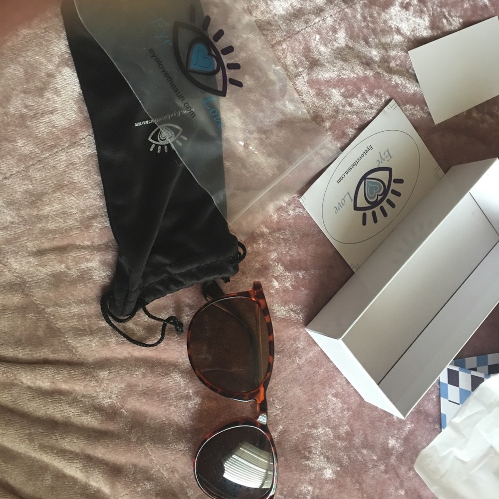Sunglasses - Picture 4 of 11